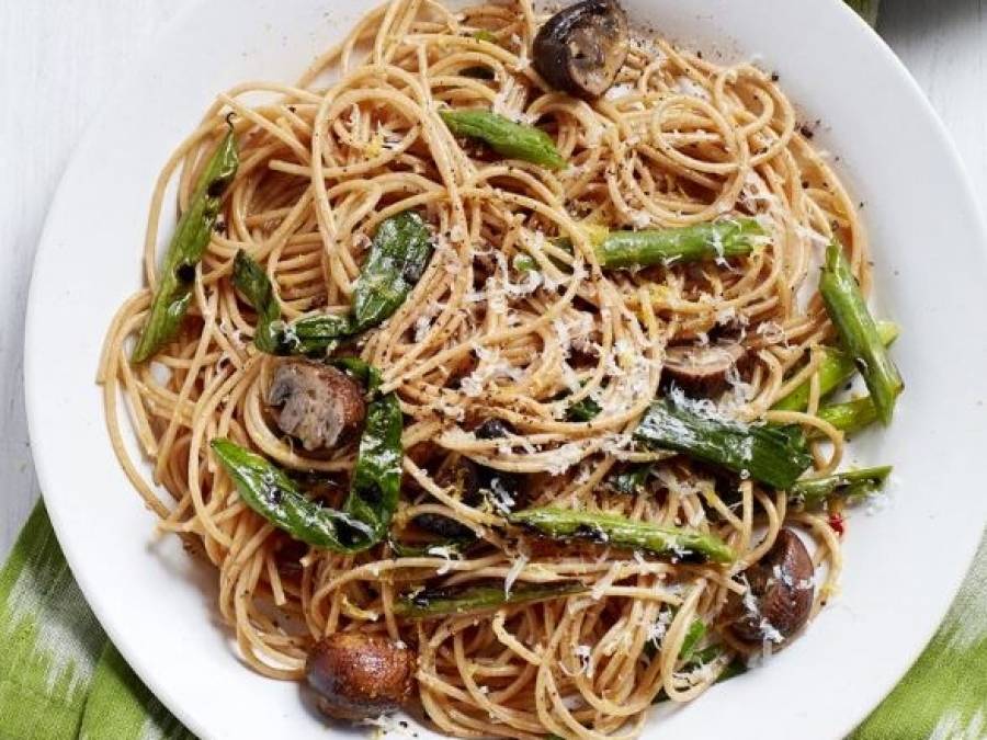 Spaghetti with Grilled Green Beans and Mushrooms